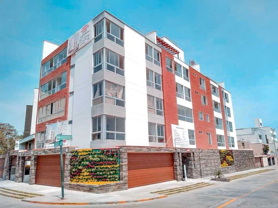 Alcazar building image